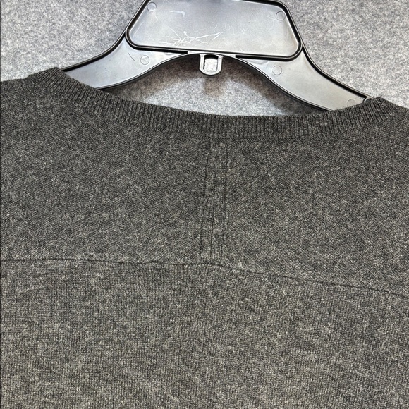 Eric Bompard Pure Cashmere Charcoal V-Neck long sleeve Sweater M - Picture 8 of 10